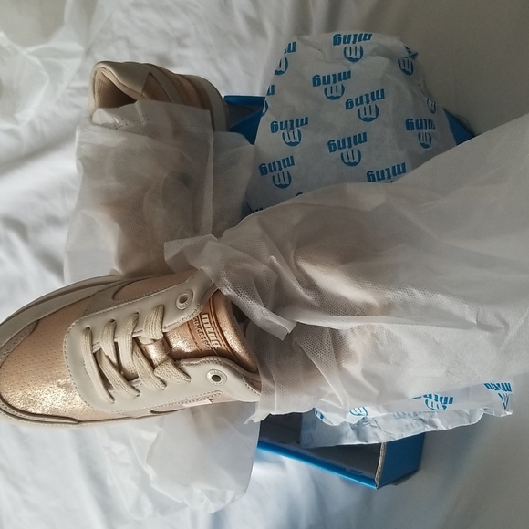 Sneaker and chelsea boot for women - Picture 9 of 16